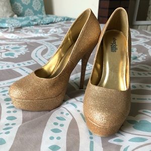 CUTE GOLD SPARKLY HEELS